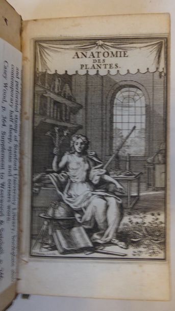 GREW Anatomie des plantes. Paris, Dézallier, 1679. In-12, veau tacheté de l'époque,...