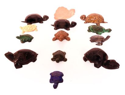 null Singulière et intéressante collection de tortues composée de divers minéraux,...