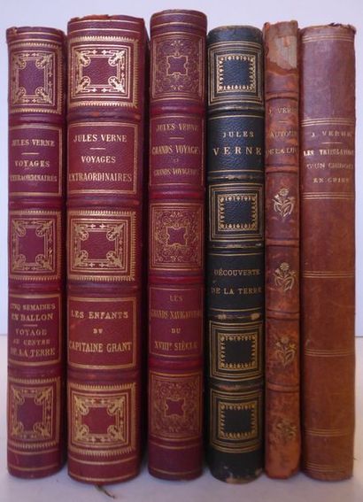 Jules VERNE Lot of 6 books.
- Five weeks in a balloon/ Journey to the center of the...