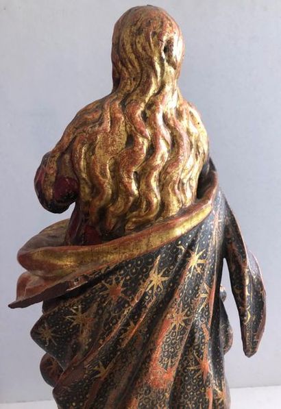 null Vierge en Gloire en bois sculpté polychrome et or.
XVIIe siècle.
H. 66 cm.
Sur...