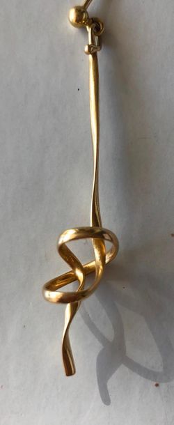 null Paire de pendants d'oreilles en or jaune 750 millièmes à décor de noeuds.
Poids...