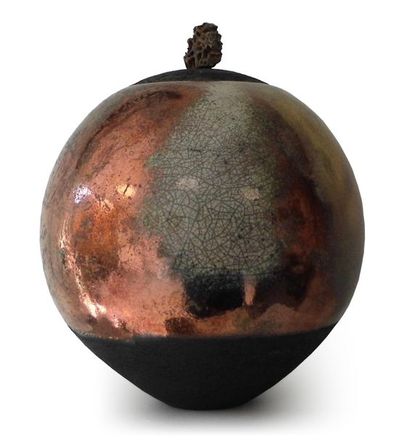 ABGRALL Martine Sans titre / Céramique raku avec oxyde de cuivre et pierre de limonite...