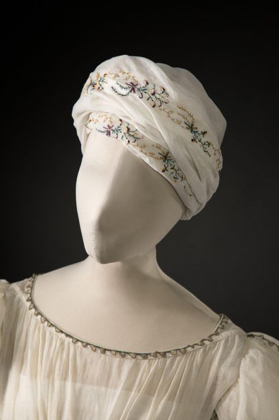 null Dress and its turban in linen embroidered with polychrome silk and lace trim...