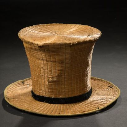 null Very rare straw hat from Italy, small black velvet bumblebee. 
Circa 1830 (Straw...