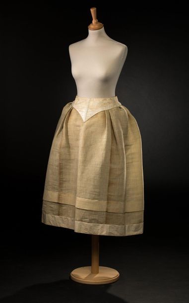 null Rare horsehair petticoat belted with a glazed chintz forming a point on the...