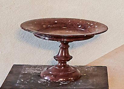 null Tazza in veined red marble resting on a pedestal.
Neo-classical style, late...