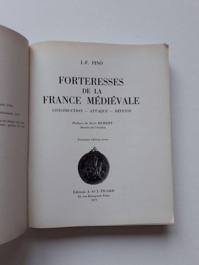 null « Forteresse de la France Médiévale » J,-Finó ; Ed. A. et J. Picard, 1977, 560...