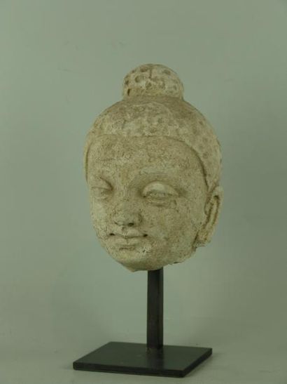 null Visage de Bouddha. En stuc. H: 15 cm