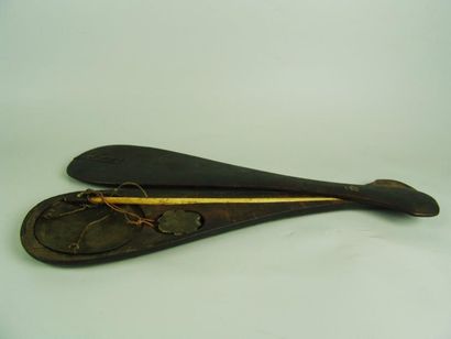 null Balance à opium dans son étui en bois. L: 34.5 cm (XXe siècle)