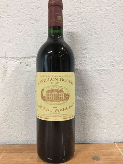 CHÂTEAU MARGAUX 2 bottles, Pavillon Rouge 1997

Labels in good condition, light stains...