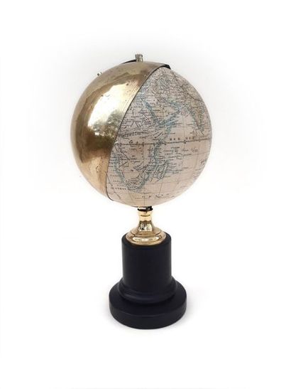 null Rare globe terrestre didactique, dit “globe jour-nuit”
Montage polaire sur un...