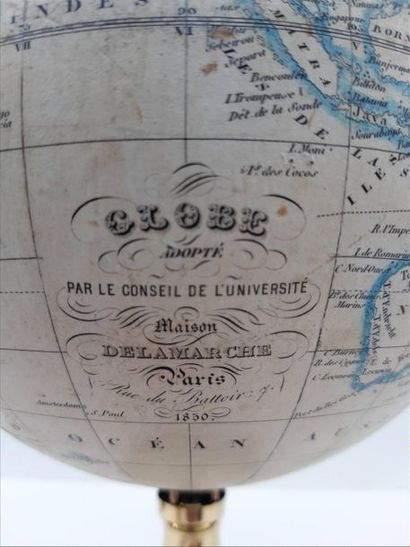 null Rare globe terrestre didactique, dit “globe jour-nuit”
Montage polaire sur un...