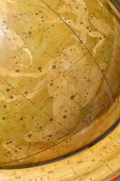 null Paire de globes terrestre et céleste
Table équatoriale gravée des signes du...