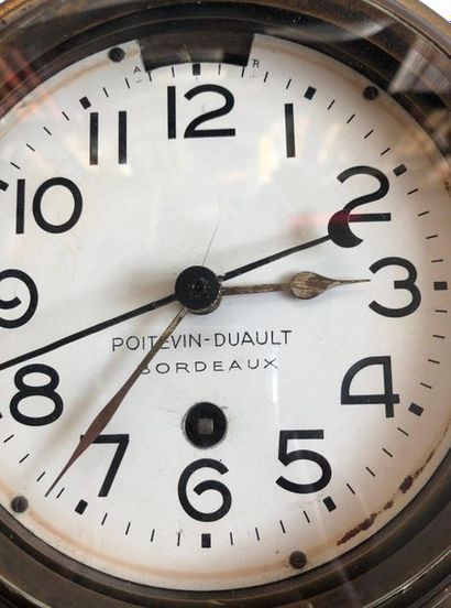 null Lot comprenant: une horloge de marine par POINTEVON DULLAULT Bordeaux et une...