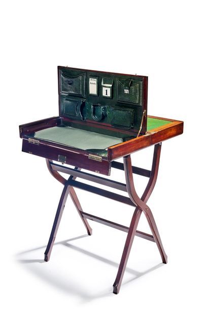 null Foldable travel desk in varnished wood with three uses. The central opening...