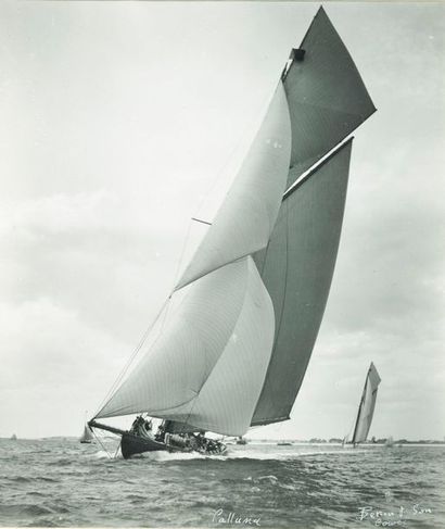 BEKEN 
Le yacht Calluna
Photographie ancienne légendée et signée
29 x 25 cm