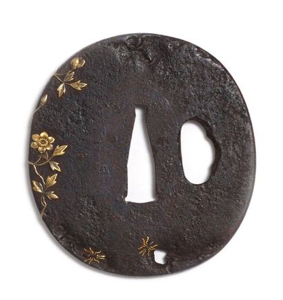 JAPON - Epoque EDO (1603 - 1868) 
Nagamaru gata in iron, decorated with inlaid copper...
