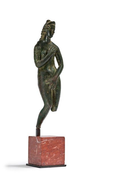 null Chaste Venus
in bronze, Venus, entirely nude in contrapposto. Her graceful face...