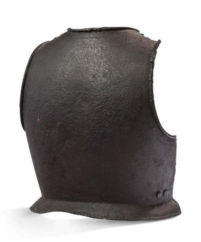 null Wrought iron armour back
XVIIth century
H. 38 cm W 34 cm D. 16 cm