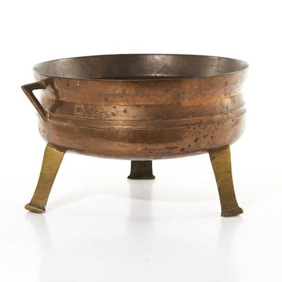 null Tripod bronze cauldron monogrammed O A
Period end of the XVIIth beginning of...
