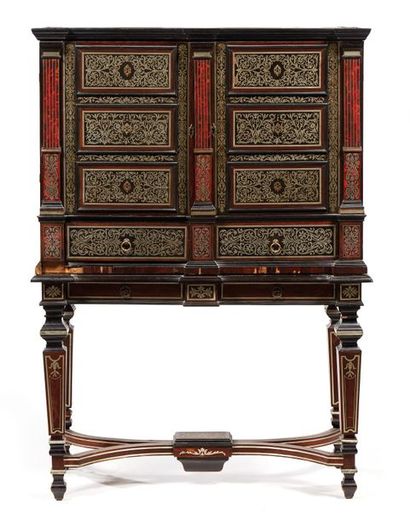 null Boulle marquetry cabinet with foliage and foliage decoration. It is a two-winged...