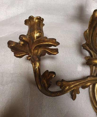 null Pair of chased and gilt bronze wall lights with 3 light arms
Louis XV period
H....