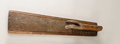null Natural wood tool for wringing out sheets? carved with rosette decoration
H....