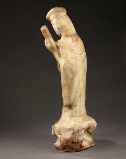 null Statue en marbre représentant un personnage féminin
Asie, XIXème siècle
H. 74...