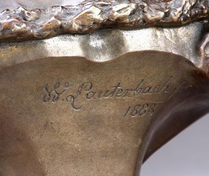 null Paire de bustes en métal patiné, signés W. Lauterbach, 1883
H. 42 cm L. 44 ...