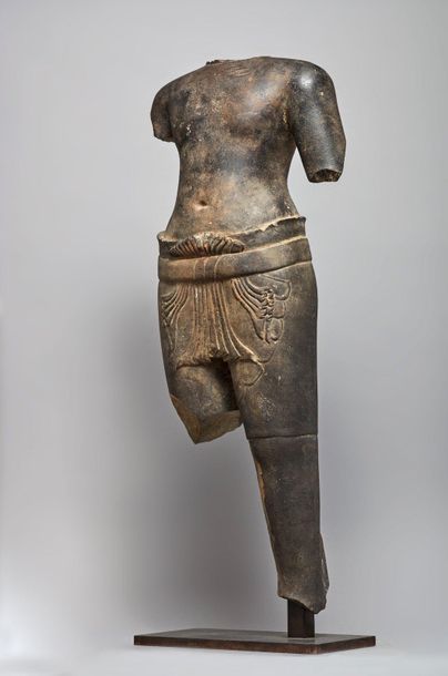 CAMBODGE - fin IXe siècle, style du preah ko 
Shiva torso in polished black stoneware,...