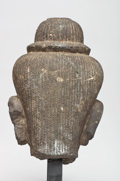 CAMBODGE - Période khmère, BAPHUON, XIe siècle 
Buddha's head in grey sandstone,...