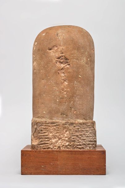 INDE - Période Post GUPTA, Ve/VIe siècle 
Lingam sculpted in pink sandstone with...
