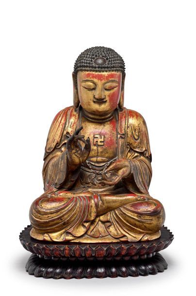 CHINE - XVIIIe siècle 
Statue of Buddha in gold and red lacquered wood, sitting in...