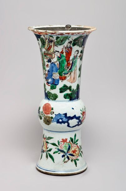 CHINE - EPOQUE KANGXI (1662 - 1722) 
Porcelain scroll-shaped vase decorated in blue...