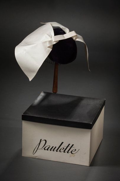 PAULETTE Plum velvet skullcap with a veil and two large wings in white glazed cotton...