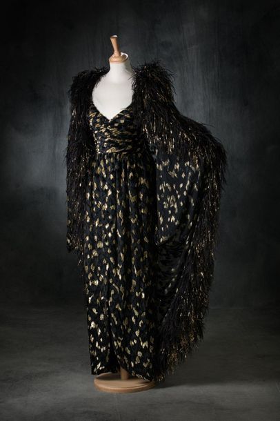 Pierre BALMAIN, n° 167768 
Unique stage dress of the famous singer D alida created...