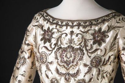PIERRE BALMAIN n° 103948 
Evening dress, variation of the model " ANAPURNA ", collection...