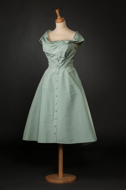 PIERRE BALMAIN, Bolduc n° 88.523 
Strapless strapless dress of young girl blue of...