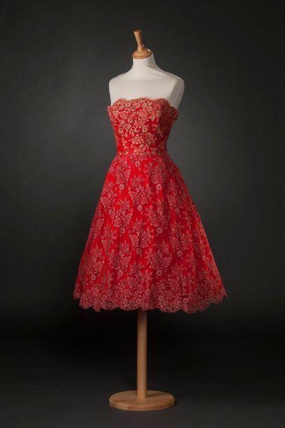 Pierre BALMAIN Cocktail strapless dress made of mechanical Calais lace in two different...