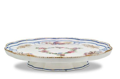 SÈVRES “Soucoupe à pied“ en porcelaine tendre provenant du service de Louis XV à...