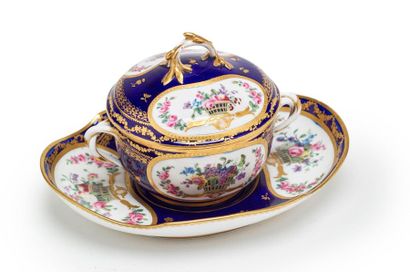 SÈVRES Covered round bouillon bowl and its oval tray in soft porcelain, with polychrome...