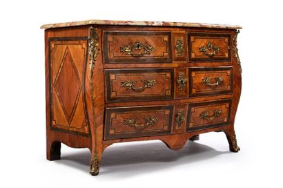 null Chest of drawers in rosewood and amaranth veneer in frames opening by 4 drawers...