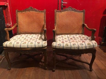 null Pair of armchairs with cane bottoms, flat back, in natural wood carved with...