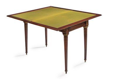 null Mahogany and mahogany veneer game table with diamond inlaid decoration. It opens...
