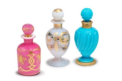 null Lot comprising
An ovoid bottle in white and gold opaline with floral decoration....