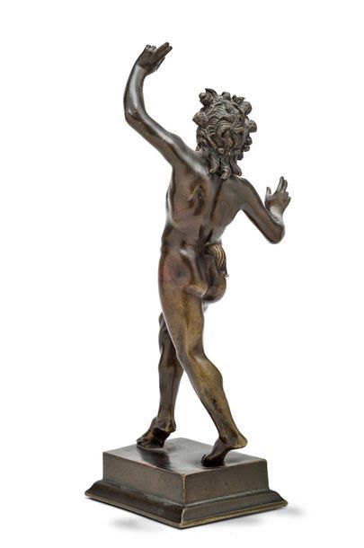 D'après l'Antique 
Faune dansant
Epreuve en bronze patiné.
XIXe siècle.
H. 23,5 ...