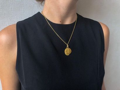 null Articulated necklace in yellow gold 750 thousandths, holding in pendant two...