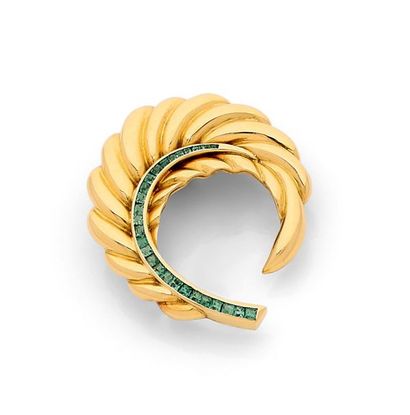 SUZANNE BELPERRON Engraved 750-thousandths yellow gold lapel clip featuring a stylised...