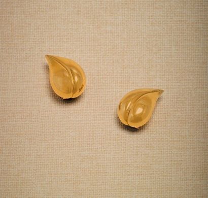 SUZANNE BELPERRON Pair of earrings in yellow gold 750 thousandths, each one with...