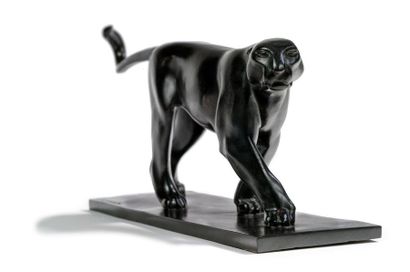 Armand Petersen (1891-1969) 
Panther horizontal
tail Sculpture in bronze with black...